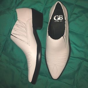 White Gianni Bini boots NWT